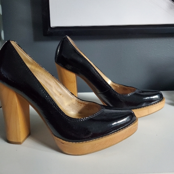 Micheal Kors shoes - Picture 3 of 7